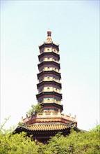 Pagode vernie dans le temple de Sumeru, à Chengde