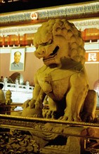 Lion de pierre sur la place Tian'anmen