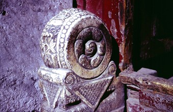 Shidun (blocs de pierre sculptés devant la porte d'une maison)