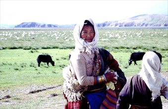 Femmes tibétaines près du lac sacré de Nam Co