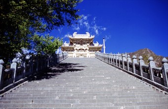 Wutai shan, l'un des plus anciens sites bouddhistes de Chine; temple de Longquan, voûte de pierre