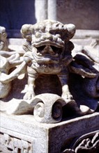 Wutai shan, l'un des plus anciens sites bouddhistes de Chine; temple de Longquan, lion de pierre