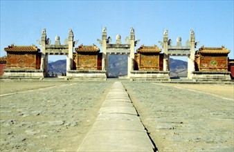 Les tombeaux Qing de l'Est, portique