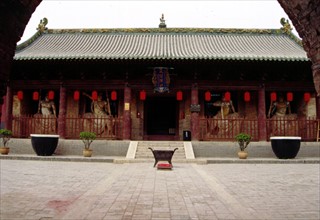 Temple de Shuanglin, la cour d'entrée