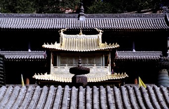 Mont Wutai, temple de Xiantong, Hall de bronze