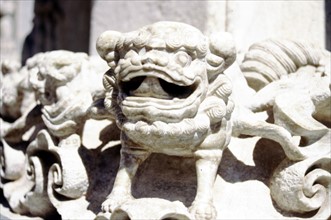 Mont Wutai, temple de Longquan, temple du Dragon Spring, détail d'un portique de pierre : lions sculptés