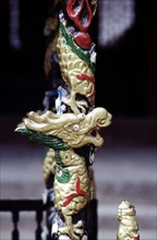 Temple de Cishan Temple, décor de dragon sur un encensoir