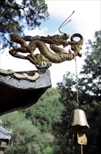 Temple de Cishan, décor de dragon sur un encensoir