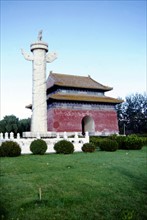 Tombeaux de la dynastie Ming, les 13 mausolées Ming, Huabiao, colonnes de marbre