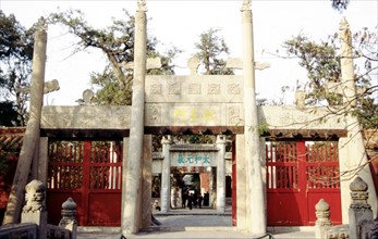Temple de Confucius, portique de pierre