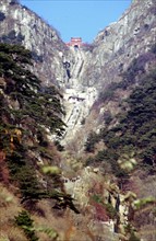 Mont Taishan, sentier comprenant 18 paliers et six mille marches de pierre, Nan Tian Men (Porte Céleste du Sud)