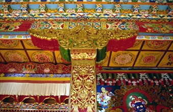 Lamaserie de Songzanlin, dragons sculptés sur une colonne en bois