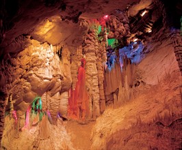 Grotte érodée, province du Guizhou, Chine