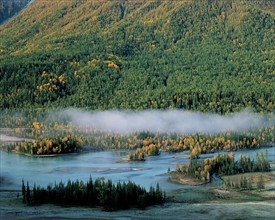 Le lac HaNaSi, province Sinkiang, Chine