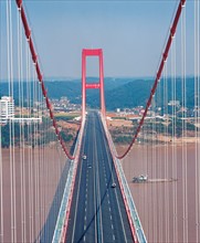 Pont Calzada au-dessus de la rivière Changjiang, ville de Yichang, province de Hubei, Chine