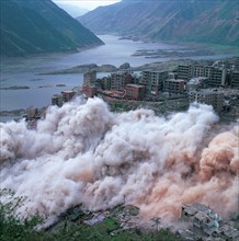 Première explosion près de la ville de Zigui, Chine