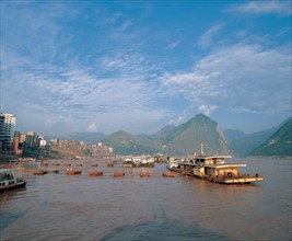 Qutang, une des trois gorges de la rivière Chanjiang, Chine