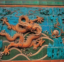 Dragon jaune, Mur des neuf dragons, Chine
