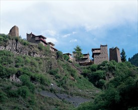 Village au bord d'une falaise, Chine