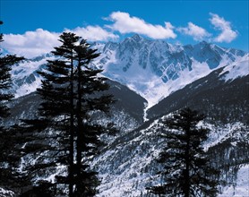 Le Mont Enneigé Yulong dans la ville de Lijiang, Chine