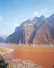 Le sommet du Mont Shennu dans la gorge de Wu, une des Trois Gorges du fleuve Changjiang, Chine