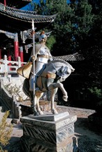 Statue de Sanduo, Dieu chargé de défendre le peuple Naxi, Chine