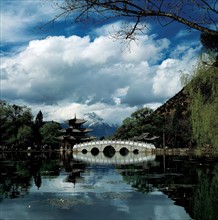L'étang du dragon noir, à Lijiang, dans la province du Yunnan, Chine