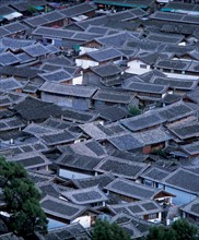 Toits de la ville de Lijiang, province du Yunnan, Chine