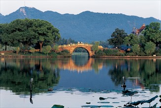 Hangzhou, West Lake, Su Causeway, long bridge, Zhejiang, China