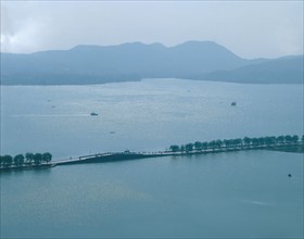 Le Pont brisé sous la neige sur le Lac de l'Ouest, Hangzhou, Chine