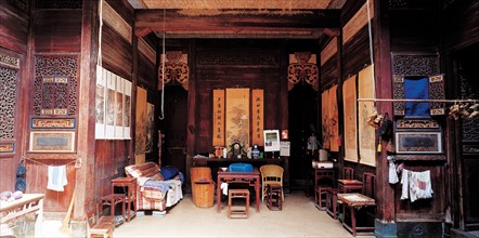 Intérieur d'une maison du village de Guanlu, Chine