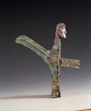 Hallebarde en bronze avec une sculpture en forme de visage