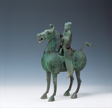 Sculpture en bronze représentant un dignitaire chinois à cheval