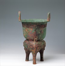 Bronze pot with beast pattern