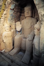 Statue géante de Bouddha, dans les grottes de Tiantishan, Gansu, Chine