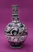 Bottle in ceramics of Faenza