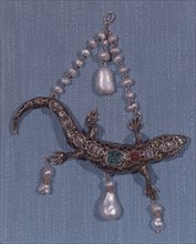 Lizard-shaped pendant