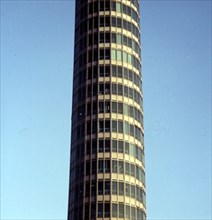 POST OFFICE TOWER TORRE DE CORREOS Y COMUNICACIONES
LONDRES, EXTERIOR
INGLATERRA

This image is