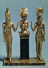 PENDENTIFS DE ORO Y LAPISLAZULI - HORUS, OSIRIS, ISIS - DE IZQ A DER
PARIS, MUSEO