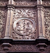 EXTERIOR-FACHADA DET MEDALLON RRCC CON SUS EMBLEMAS Y CETRO
SALAMANCA,