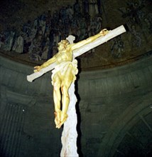 CRUCIFIJO DEBAJO DE LA CUPULA
CUELGAMUROS, VALLE DE LOS CAIDOS
MADRID