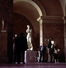 SALA DE ESCULTURAS-VENUS DE MILO
PARIS, MUSEO LOUVRE-INTERIOR
FRANCIA