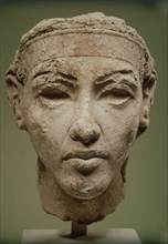 RETRATO DEL REY ESCORPION. PERIODO AMARNA. HACIA 1350 A.C. YESO, ALTURA 20 CM.
BERLIN, MUSEO