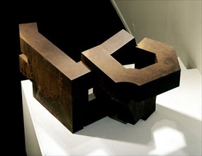 CHILLIDA EDUARDO 1924/2002
ESCULTURA-ELOGIO DE ARQUITECTURA III 1972
MADRID, COLECCION