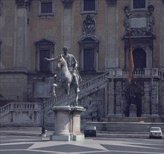 ESTATUA ECUESTRE DE MARCO AURELIO ANTONINO EMPERADOR -
ROMA, EXTERIOR
ITALIA

This image is not