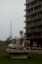 MOORE HENRY 1898/1986
ESCULTURA-MUJER SENTADA
PARIS, UNESCO
FRANCIA