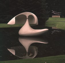 PAN M
ESCULTURA FLOTANTE EN POLIESTER
OTTERLO, FUND KROLLER-MULLER
HOLANDA

This image is not