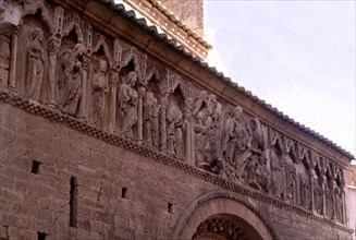 EXTERIOR-DET FRISO S XII-PANTOCRATOR CON LOS 12 APOSTOLES
CARRION DE LOS CONDES, IGLESIA DE