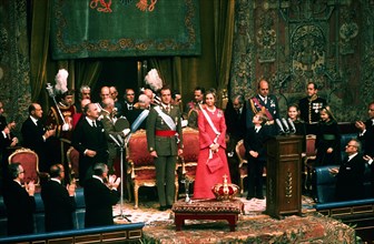 Juan Carlos taking oath