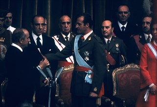 Juan Carlos taking oath